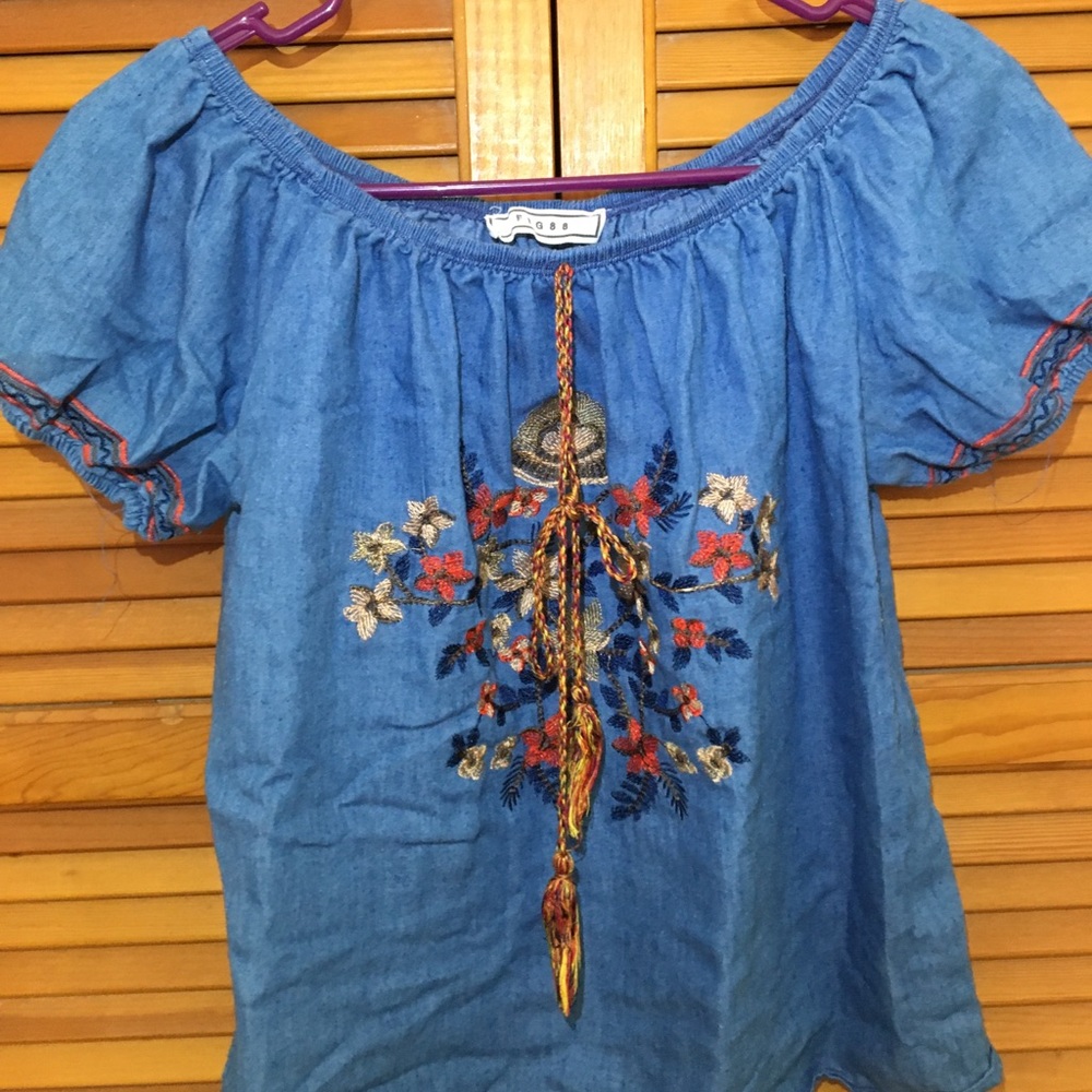 Beautiful off the shoulder shirt